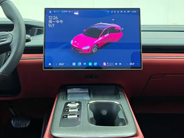 Xiaomi SU7 — Фото автомобиля 12