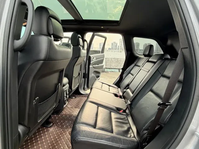 Jeep Grand Cherokee — Фото автомобиля 11