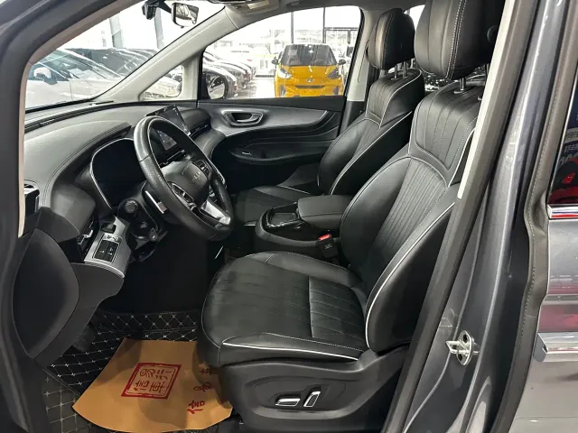 Roewe iMAX8 — Фото автомобиля 4