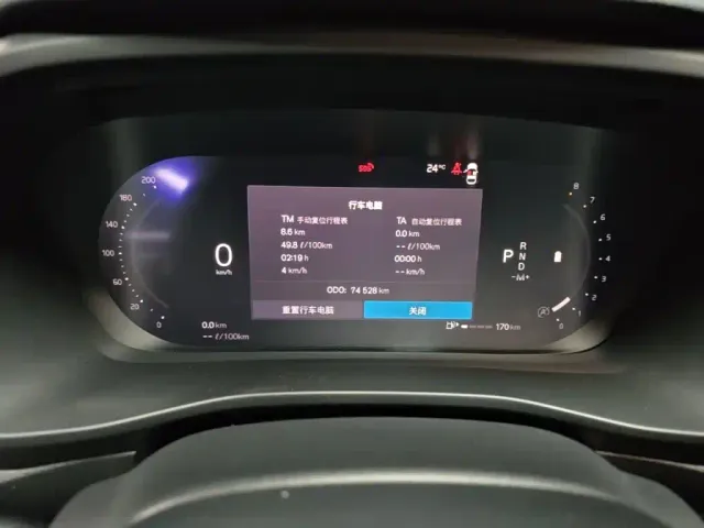 Volvo XC40 — Фото автомобиля 11