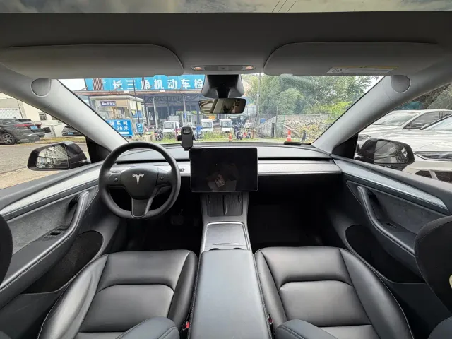 Tesla Model Y — Фото автомобиля 19