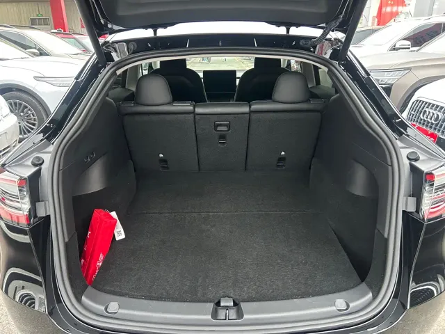 Tesla Model Y — Фото автомобиля 22