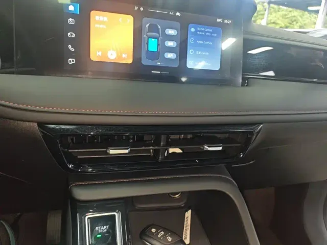 Roewe i5 — Фото автомобиля 12