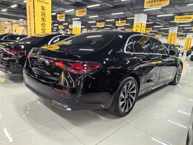 Mercedes-Benz E-Class — Фото автомобиля 15