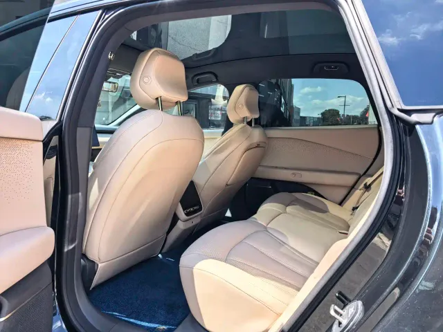 Xpeng P7+ — Фото автомобиля 8