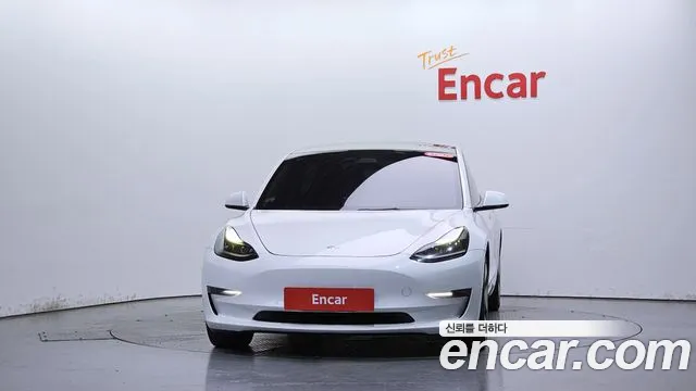Tesla Model 3 — Фото автомобиля 2