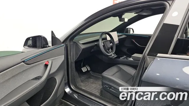 Tesla Model Y — Фото автомобиля 9