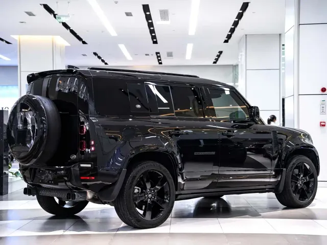 Land Rover Defender — Фото автомобиля 5