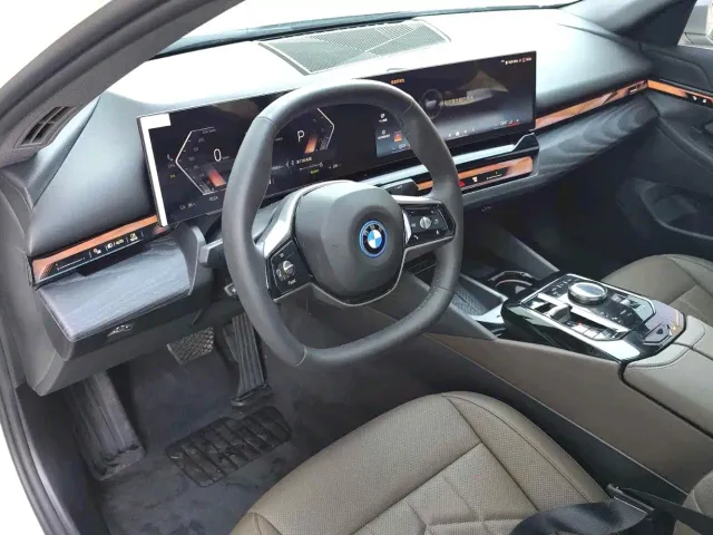 BMW i5 — Фото автомобиля 7