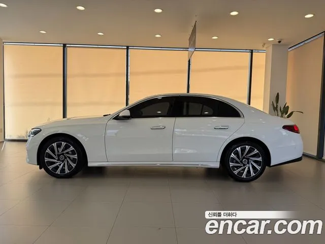 Mercedes-Benz E-Class — Фото автомобиля 2