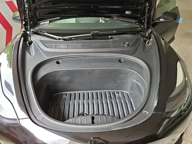 Tesla Model 3 — Фото автомобиля 19