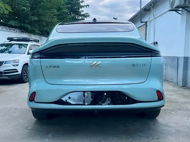 IM Motors LS6 — Фото автомобиля 5