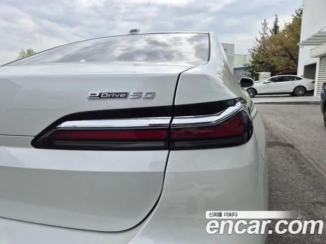 BMW i7 — Фото автомобиля 14