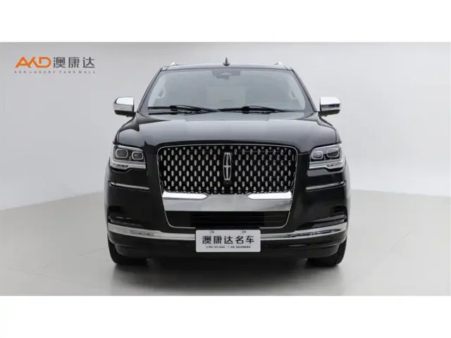 Lincoln Navigator — Фото автомобиля 2