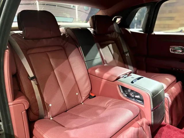 Rolls-Royce Ghost — Фото автомобиля 22
