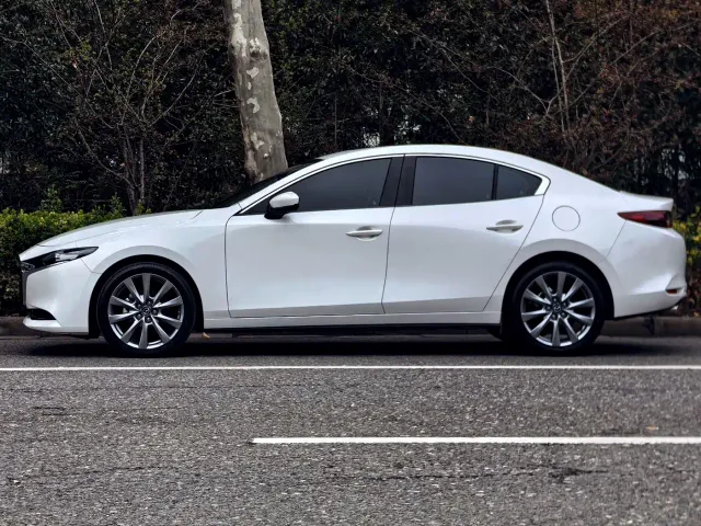 Mazda Axela — Фото автомобиля 3