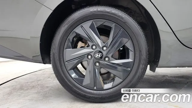 Hyundai AVANTE Avante (CN7) — Фото автомобиля 3