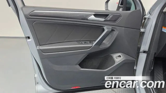 Volkswagen Tiguan Tiguan 2 поколение 2.0 TDI Premium — Фото автомобиля 20
