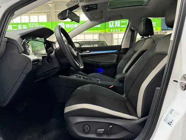 Volkswagen Golf 2023 Facelift 280TSI DSG Pro — Фото автомобиля 3