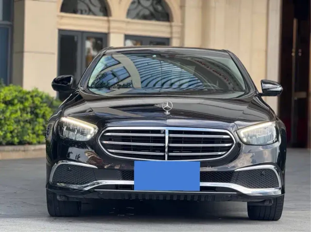 Mercedes-Benz E-Class — Фото автомобиля 3