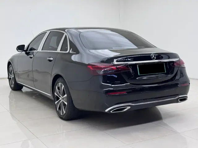 Mercedes-Benz E-Class — Фото автомобиля 15