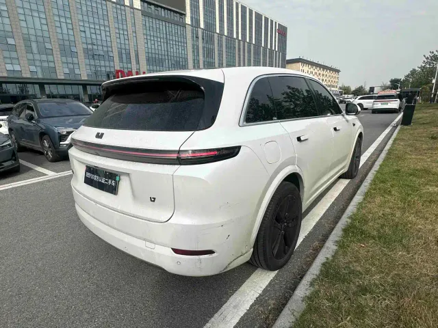 Li Auto L7 — Фото автомобиля 9