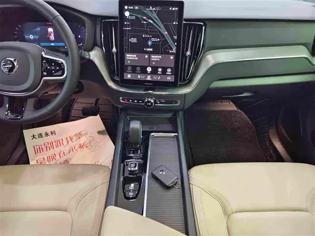 Volvo XC60 — Фото автомобиля 7