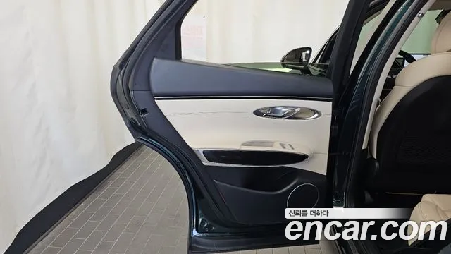 Genesis GV70 — Фото автомобиля 14