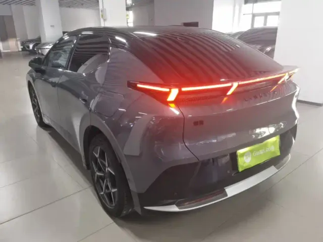 Lynk & Co Z20 — Фото автомобиля 4