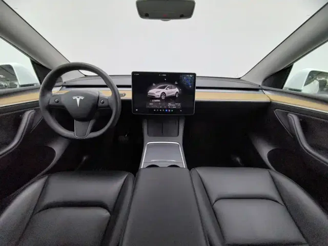 Tesla Model Y — Фото автомобиля 5