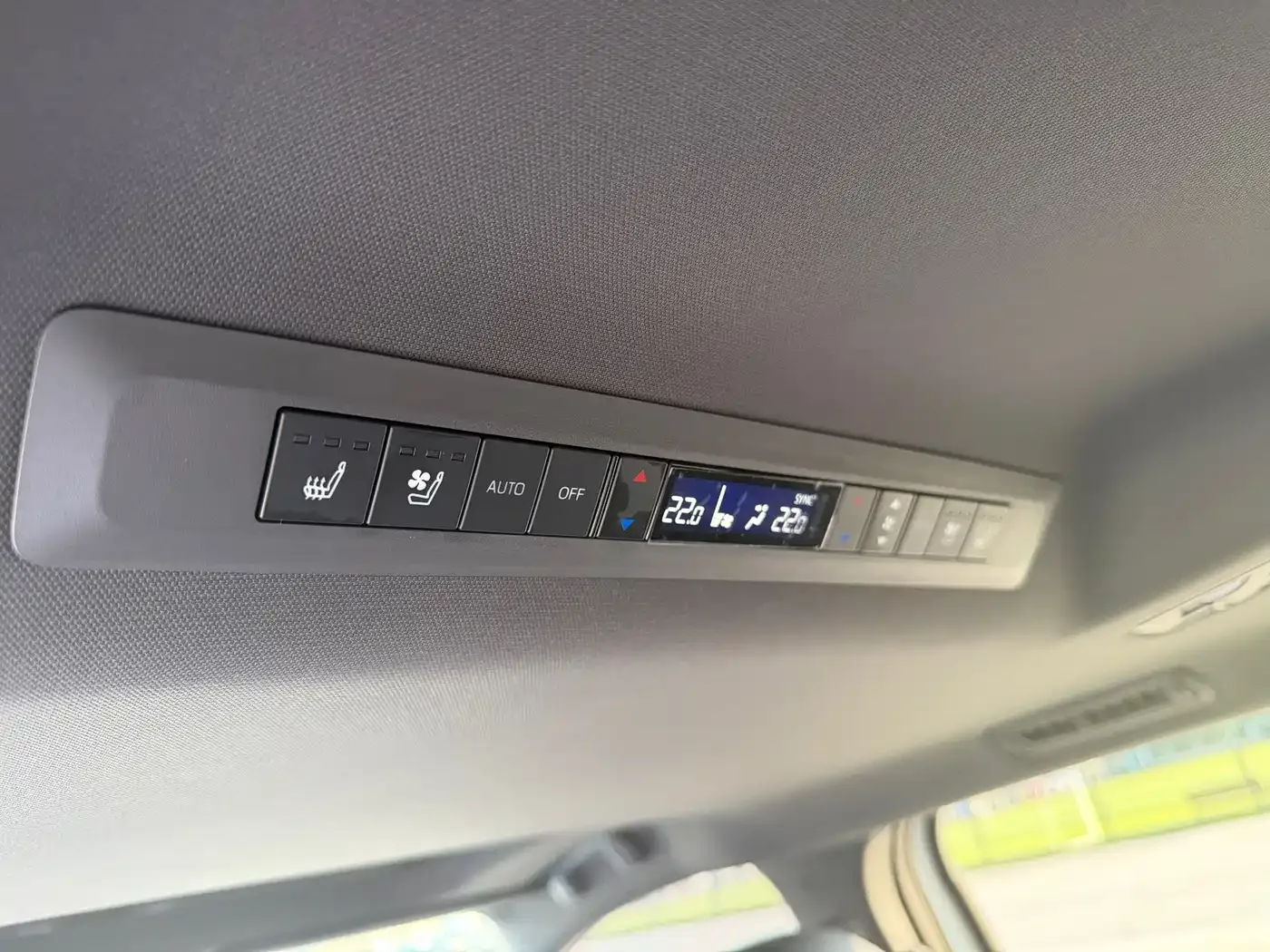 Toyota Toyota Sienna 2024 2.5L Hybrid 4WD Premium Edition — Фото автомобиля 14