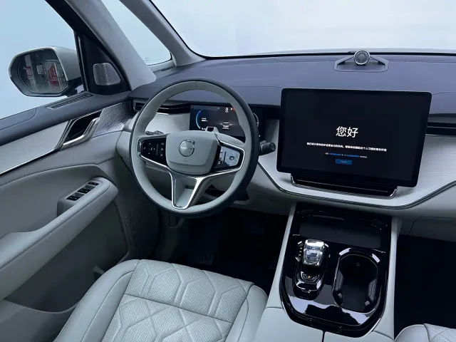 Volvo EM90 — Фото автомобиля 27