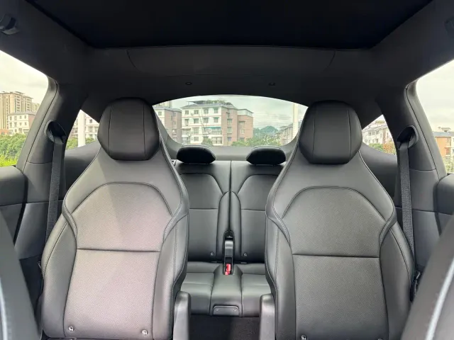 Tesla Model Y L — Фото автомобиля 9