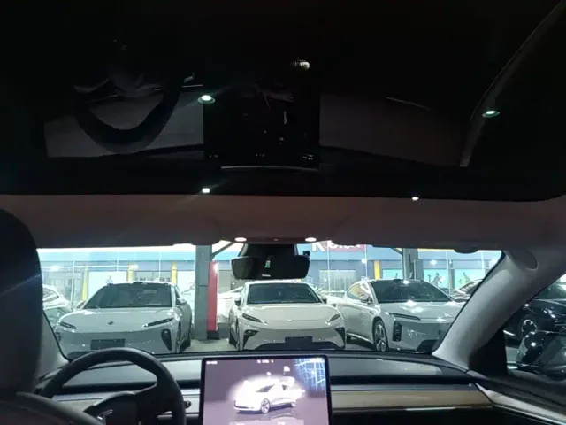 Tesla Model 3 — Фото автомобиля 17