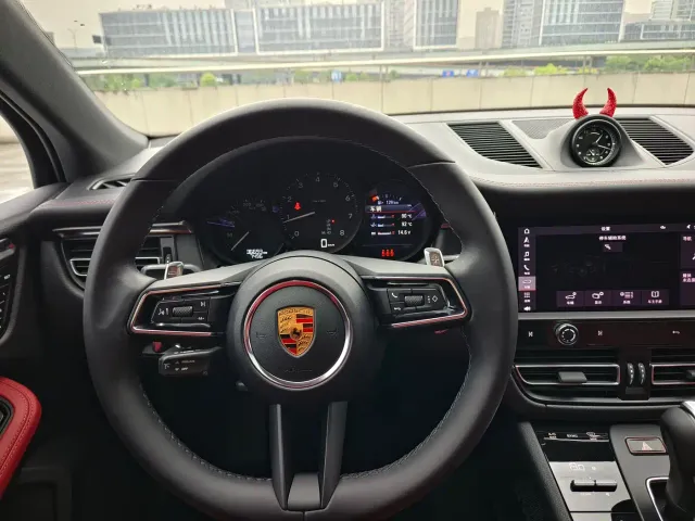 Porsche Macan — Фото автомобиля 13
