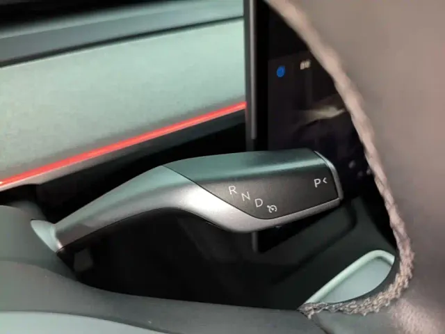 Tesla Model Y — Фото автомобиля 13