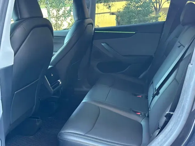 Tesla Model Y — Фото автомобиля 8