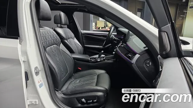 BMW 5 Series G30 — Фото автомобиля 17