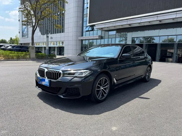 Фотография автомобиля — BMW 5 Series