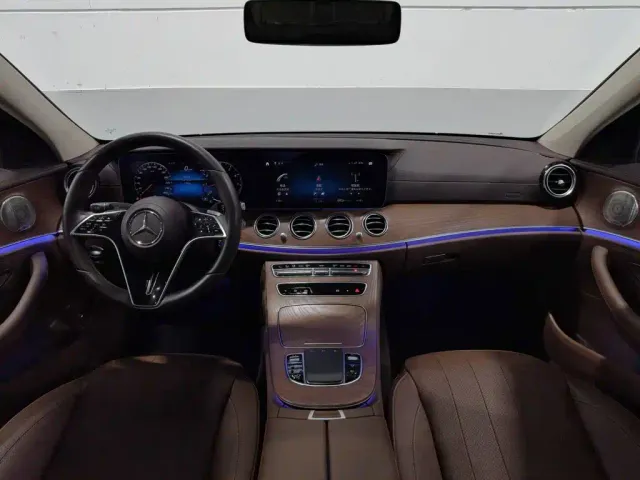 Mercedes-Benz E-Class — Фото автомобиля 5