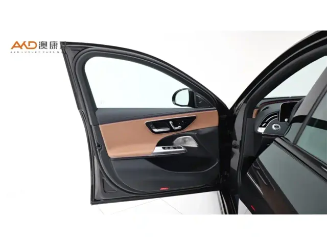 Mercedes-Benz E-Class — Фото автомобиля 10
