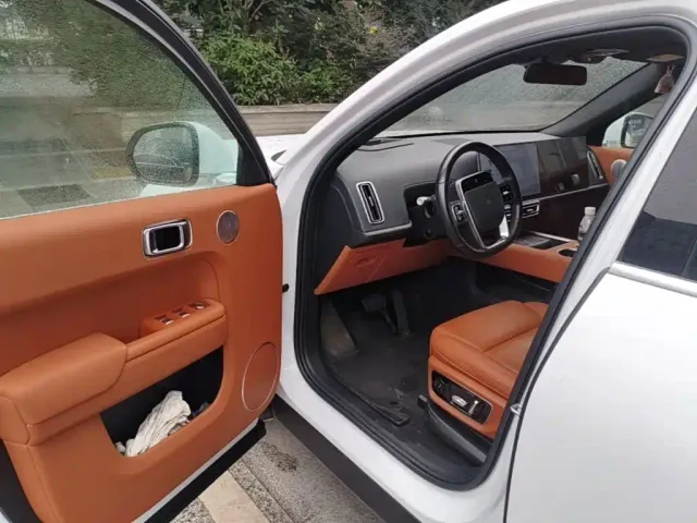 Li Auto L7 — Фото автомобиля 15