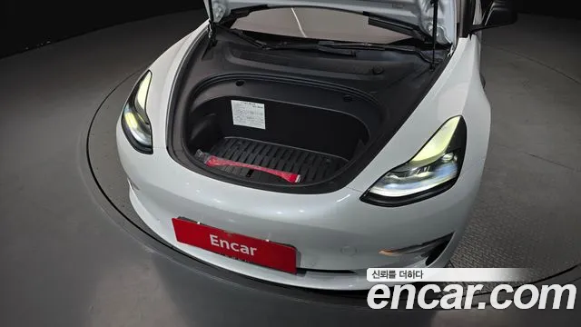 Tesla Model 3 — Фото автомобиля 6