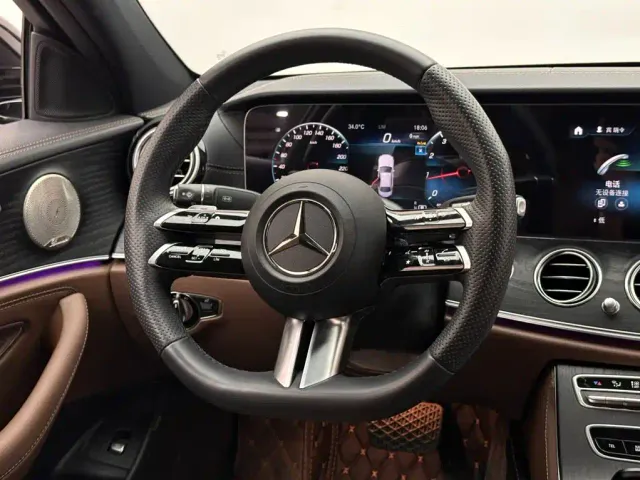 Mercedes-Benz E-Class — Фото автомобиля 12