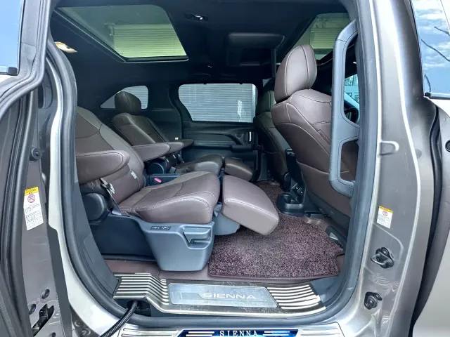 Toyota Sienna — Фото автомобиля 7