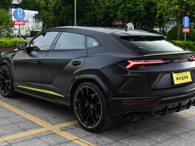 Lamborghini Urus — Фото автомобиля 3