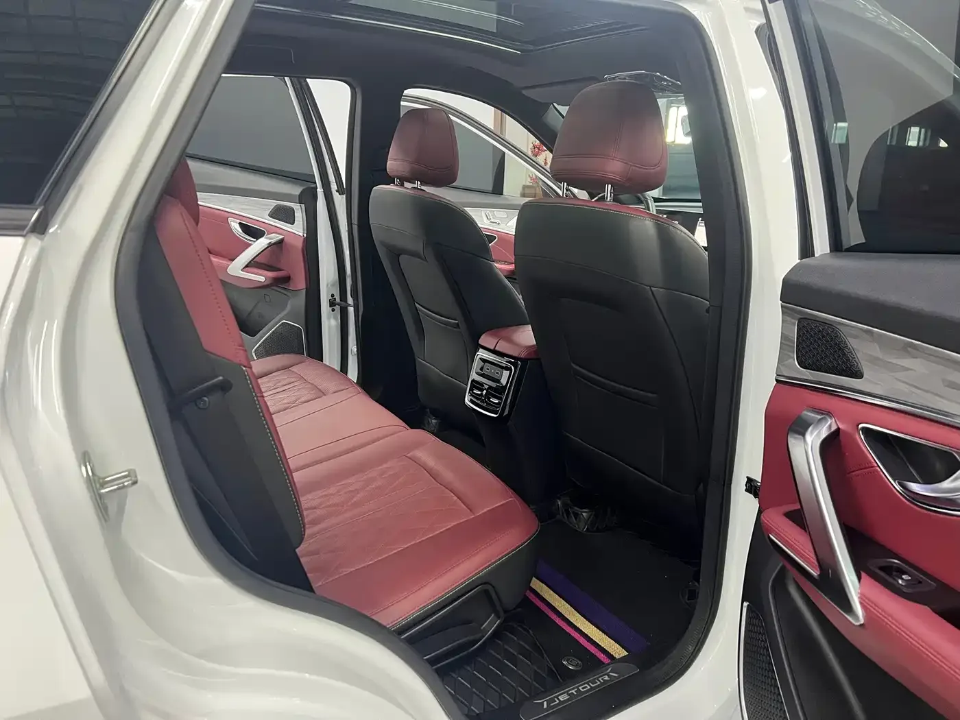 Jetour Jetour X70 PLUS 2023 1.5T DCT Warrior PLUS 7-seater — Фото автомобиля 27