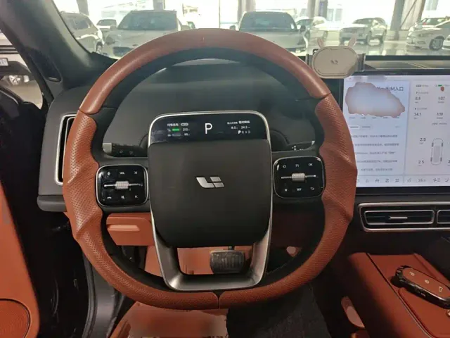 Li Auto L7 — Фото автомобиля 10