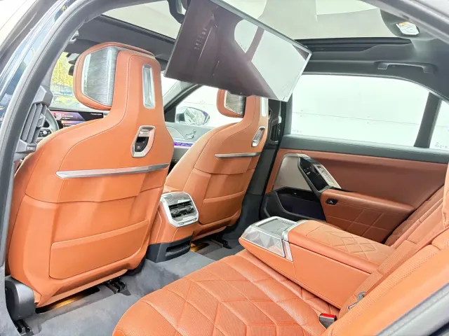 BMW i7 — Фото автомобиля 4