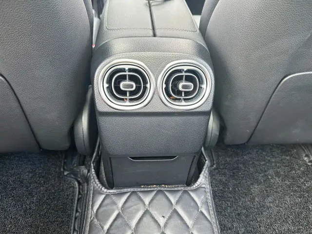 Mercedes-Benz C-Class — Фото автомобиля 18